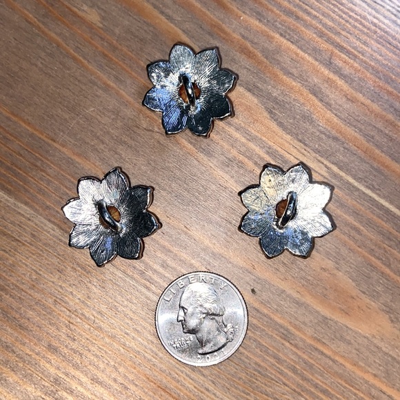 3 Beautiful Rhinestone Buttons - Picture 3 of 7